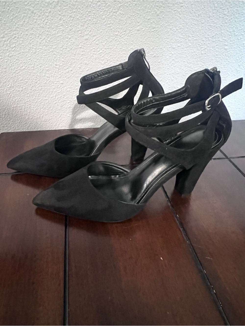 Black Women's Strappy Pointed-Toe Heels